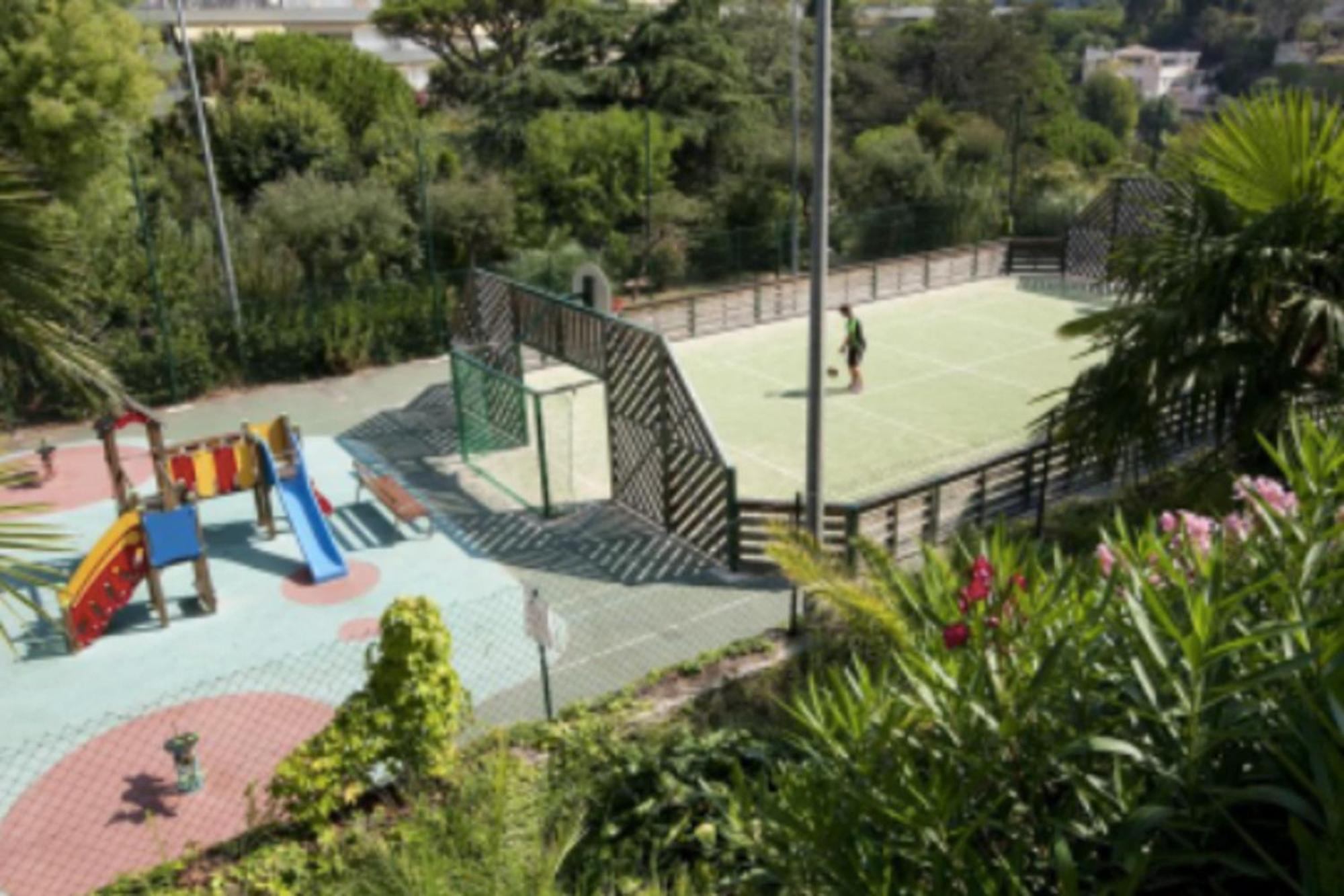 Francia Avec Terrasse Et Piscine Hébergement de vacances *